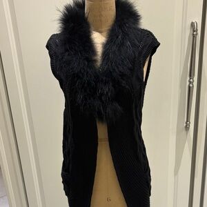 Stylish Black Knit Vest with Rabbit  fur Trim